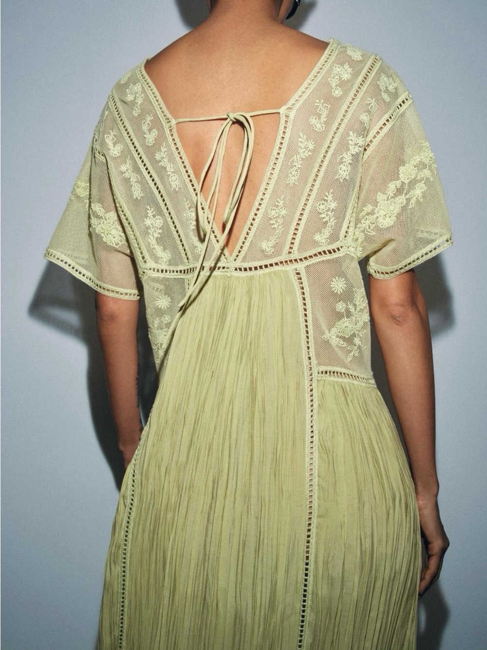 Zara embroidered pleated dress - Picture 2 of 3